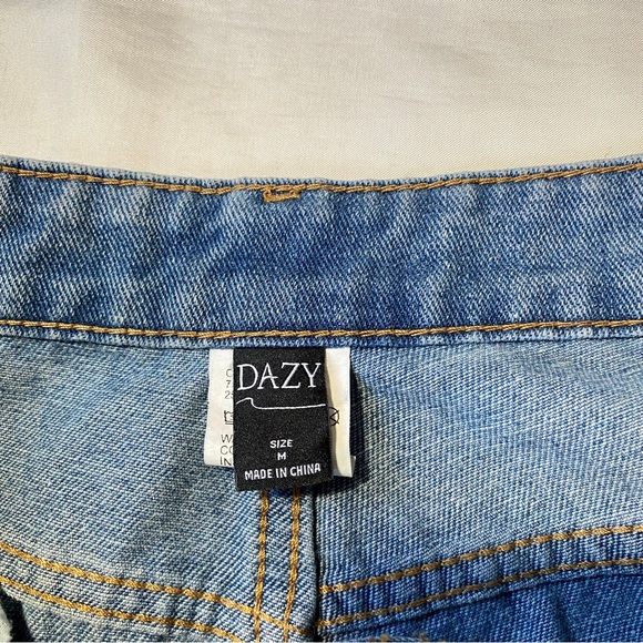 Dazy Medium Wash Blue Jeans Straight Leg High Rise Size Medium - Picture 8 of 8
